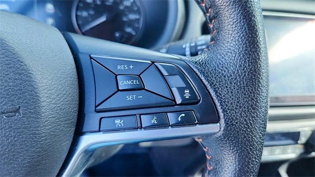 Vehicle image 29 of 33