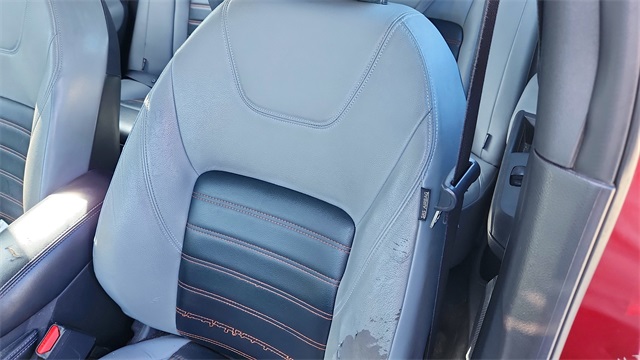 Vehicle image 10 of 33