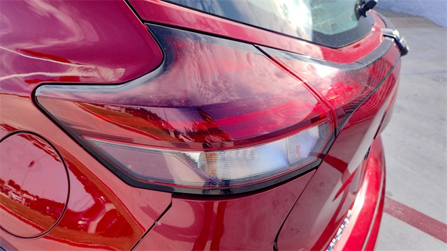 Vehicle image 25 of 33