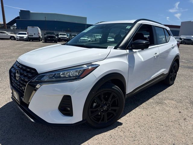 2022 Nissan Kicks SR Image 1 of 35