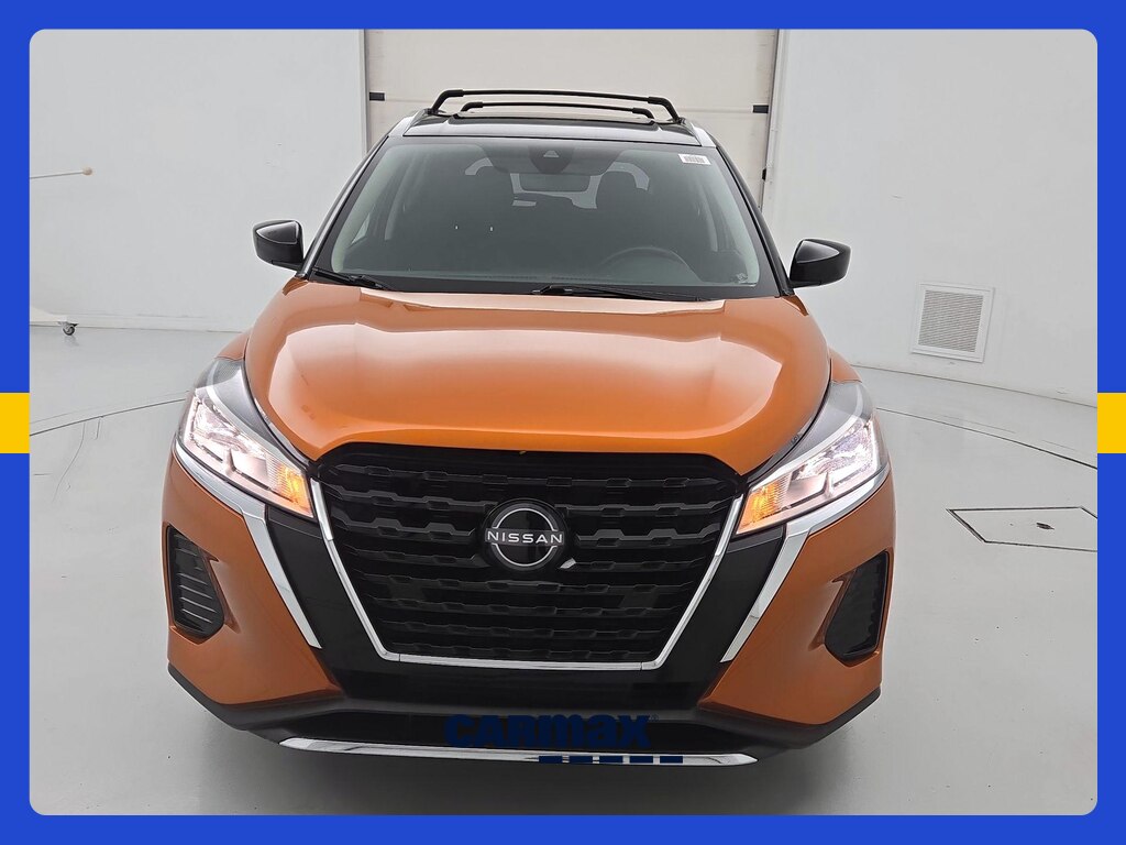 2022 Nissan Kicks SV Image 2 of 19
