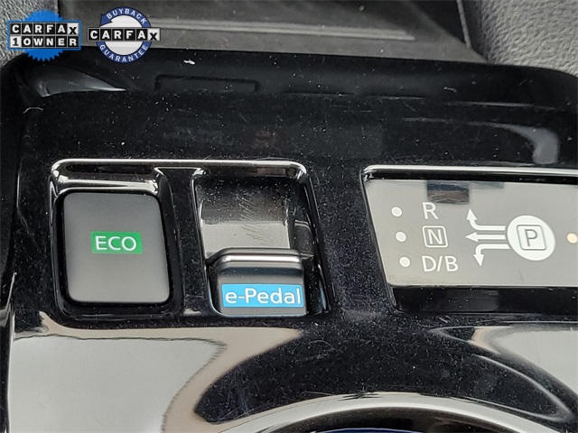 Vehicle image 33 of 43