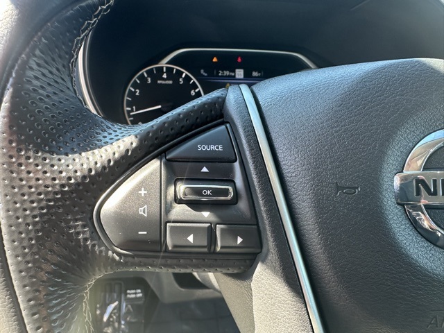 Vehicle image 10 of 28