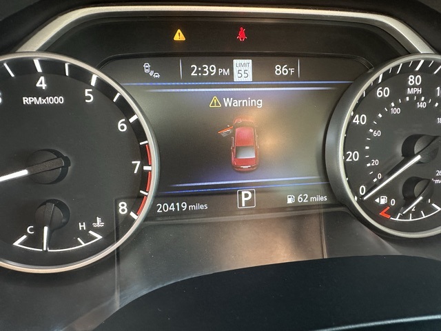 Vehicle image 12 of 28