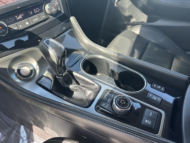 Vehicle image 13 of 28