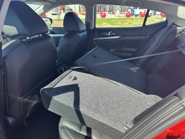 Vehicle image 25 of 28