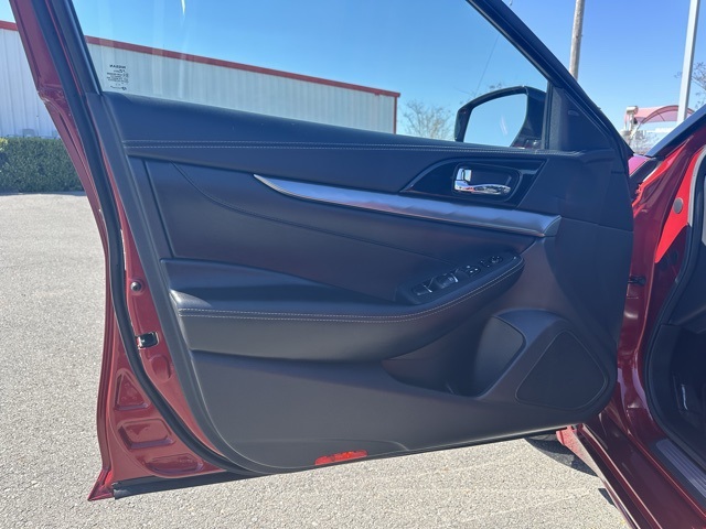 Vehicle image 7 of 28