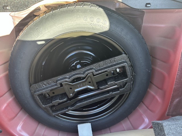 Vehicle image 24 of 28