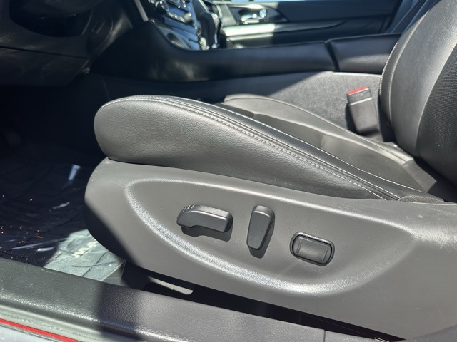 Vehicle image 15 of 28