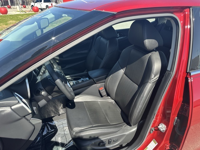 Vehicle image 9 of 28