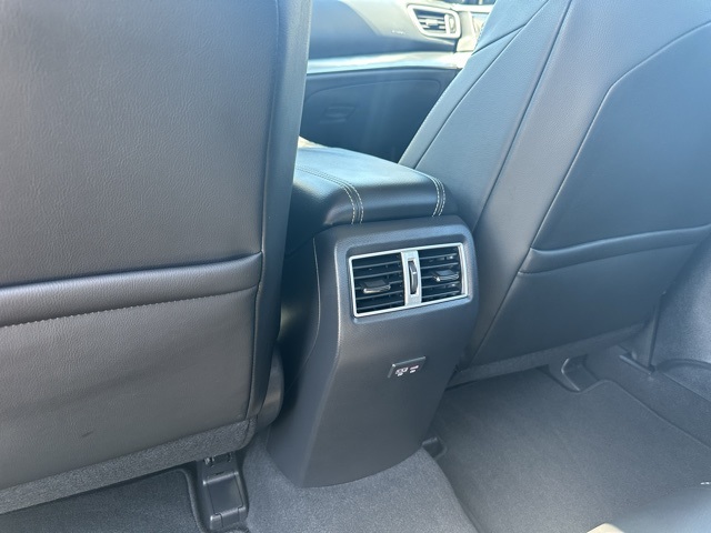 Vehicle image 17 of 28