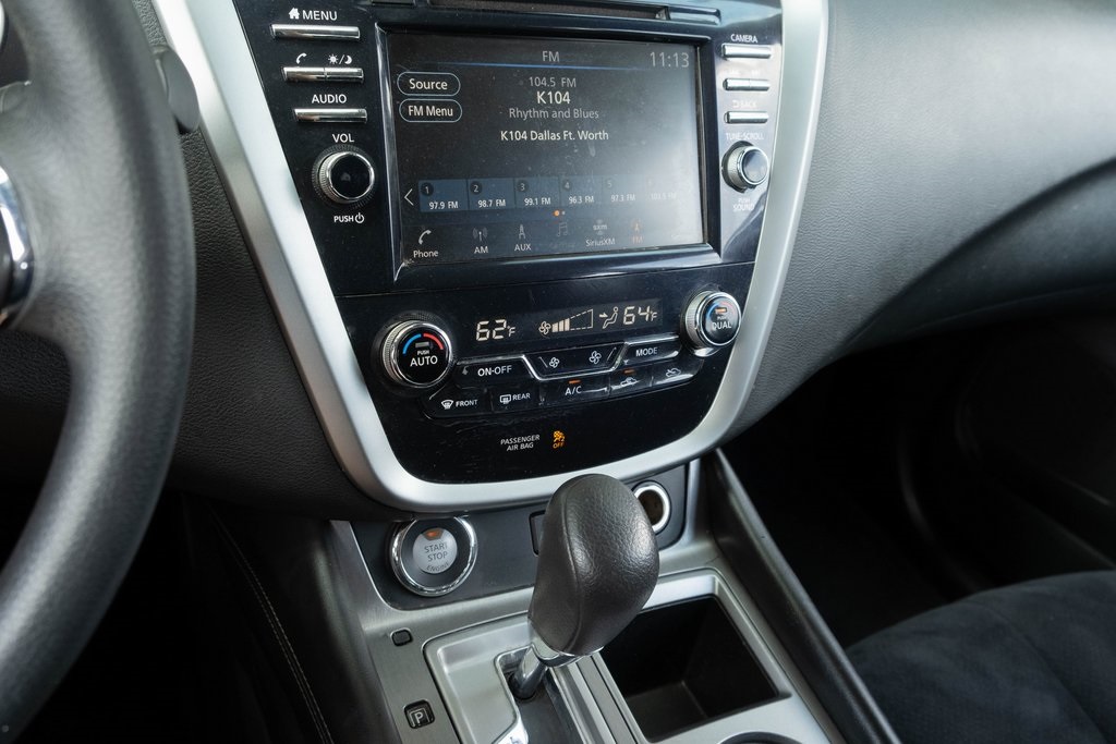 Vehicle image 15 of 18