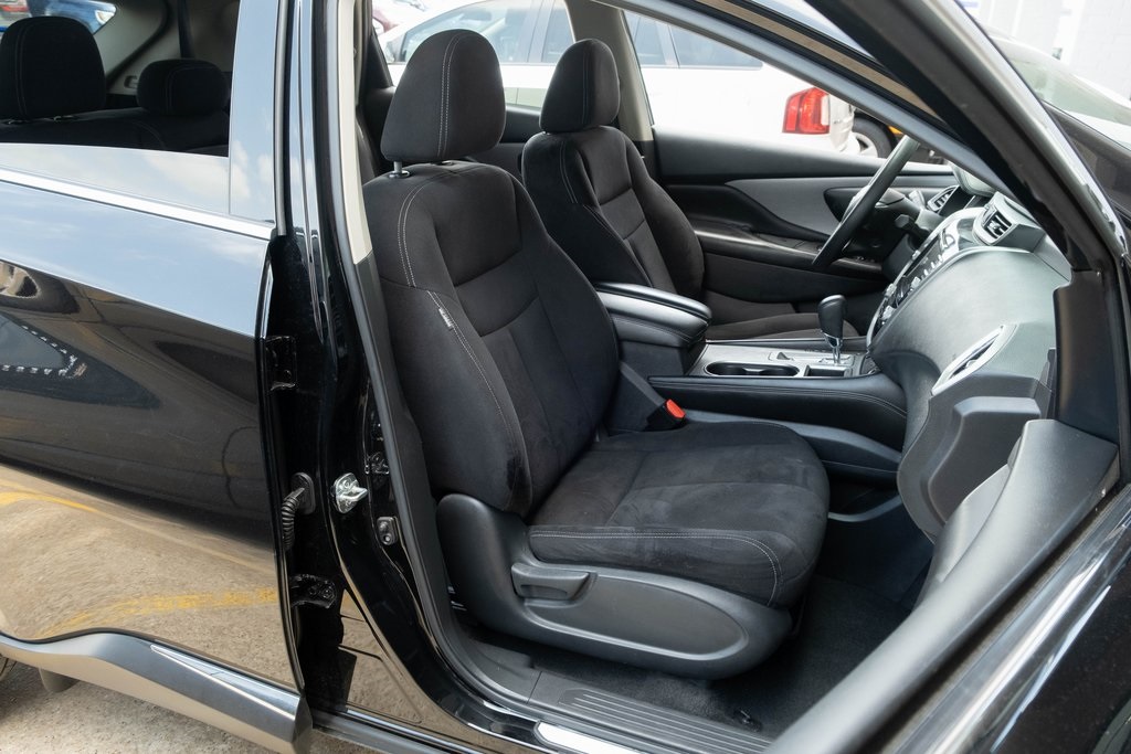 Vehicle image 12 of 18