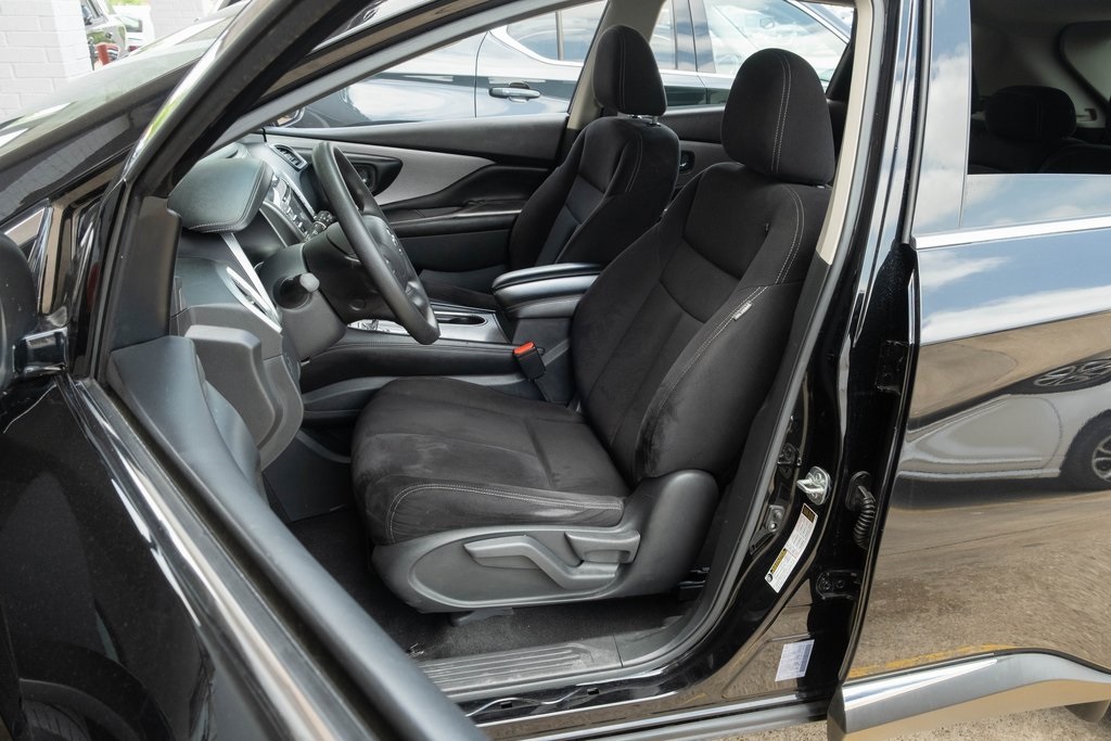 Vehicle image 11 of 18