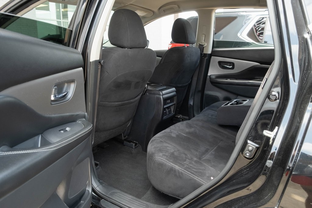 Vehicle image 17 of 18
