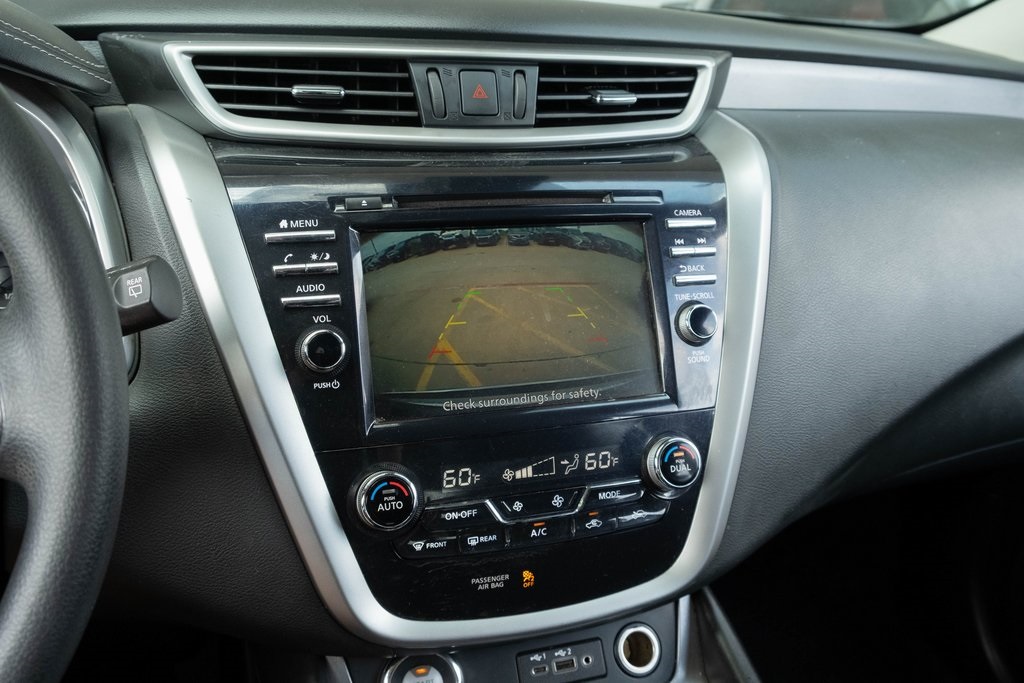 Vehicle image 16 of 18