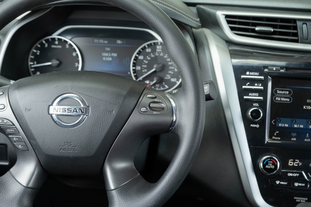Vehicle image 9 of 18