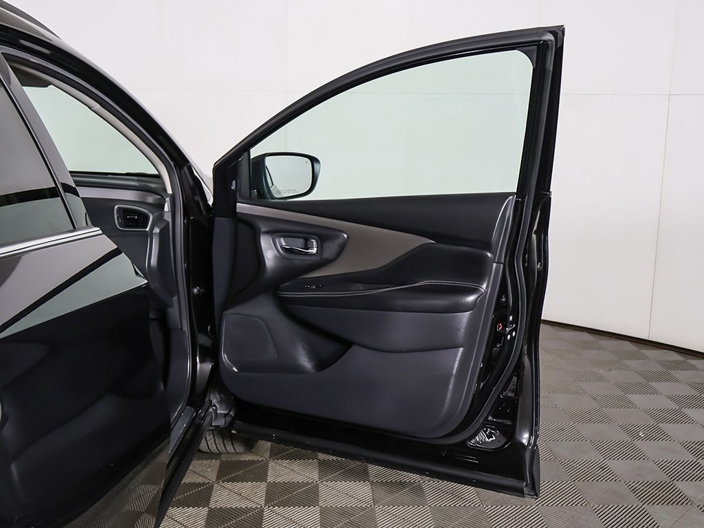 Vehicle image 18 of 54