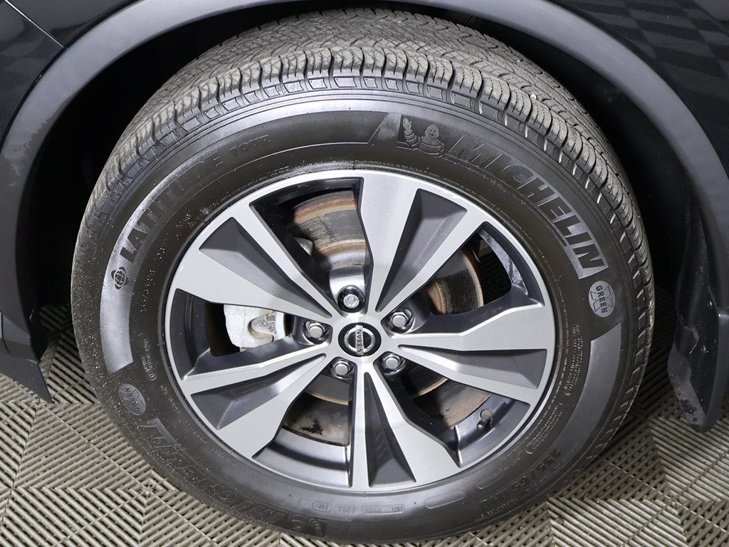 Vehicle image 10 of 54