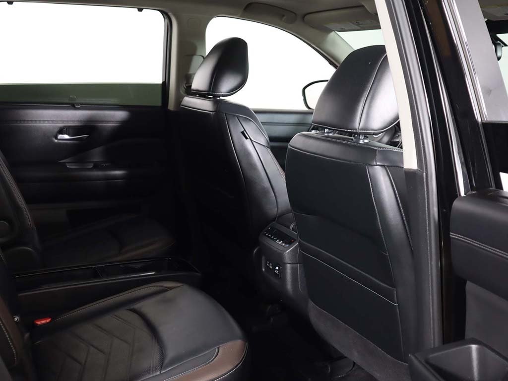 Vehicle image 35 of 71