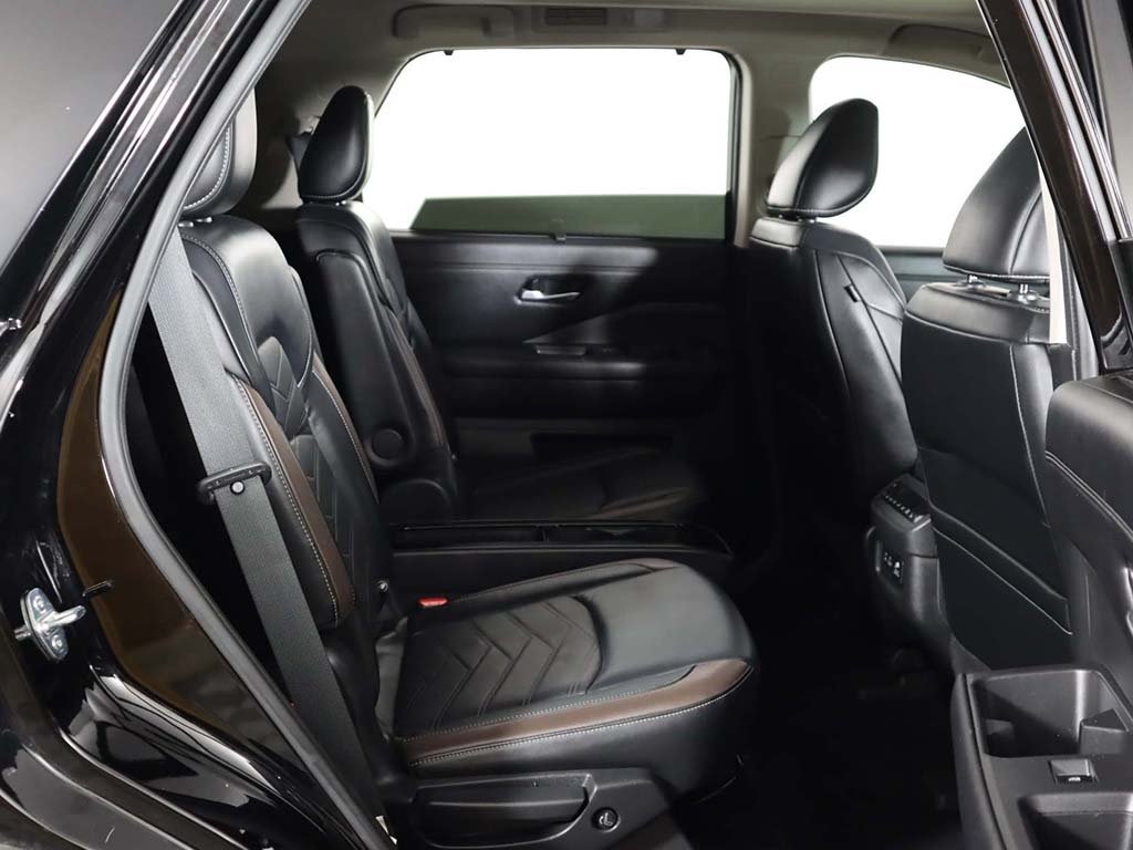 Vehicle image 37 of 71
