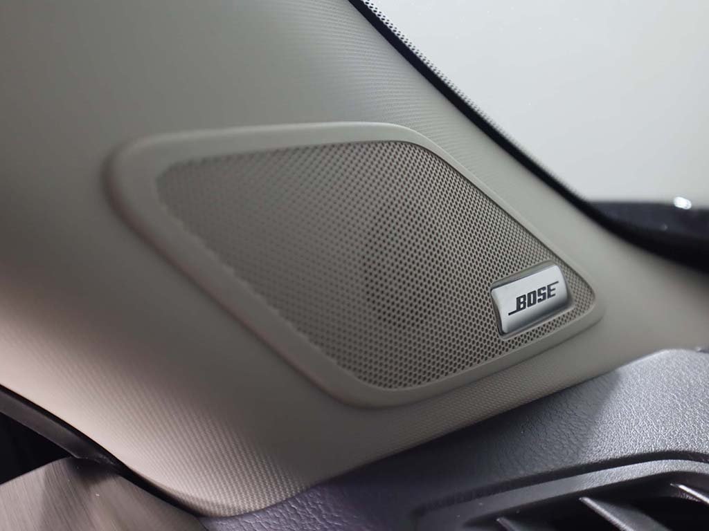 Vehicle image 60 of 71