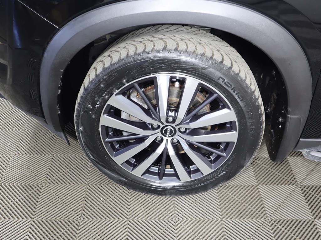 Vehicle image 25 of 71