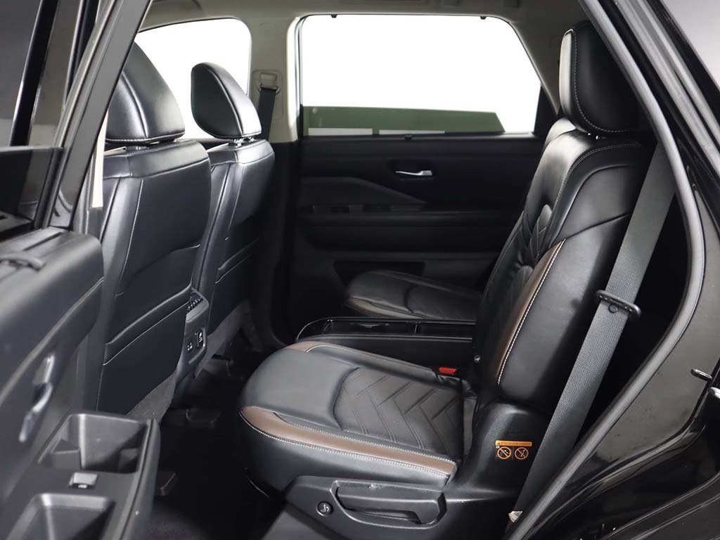 Vehicle image 36 of 71