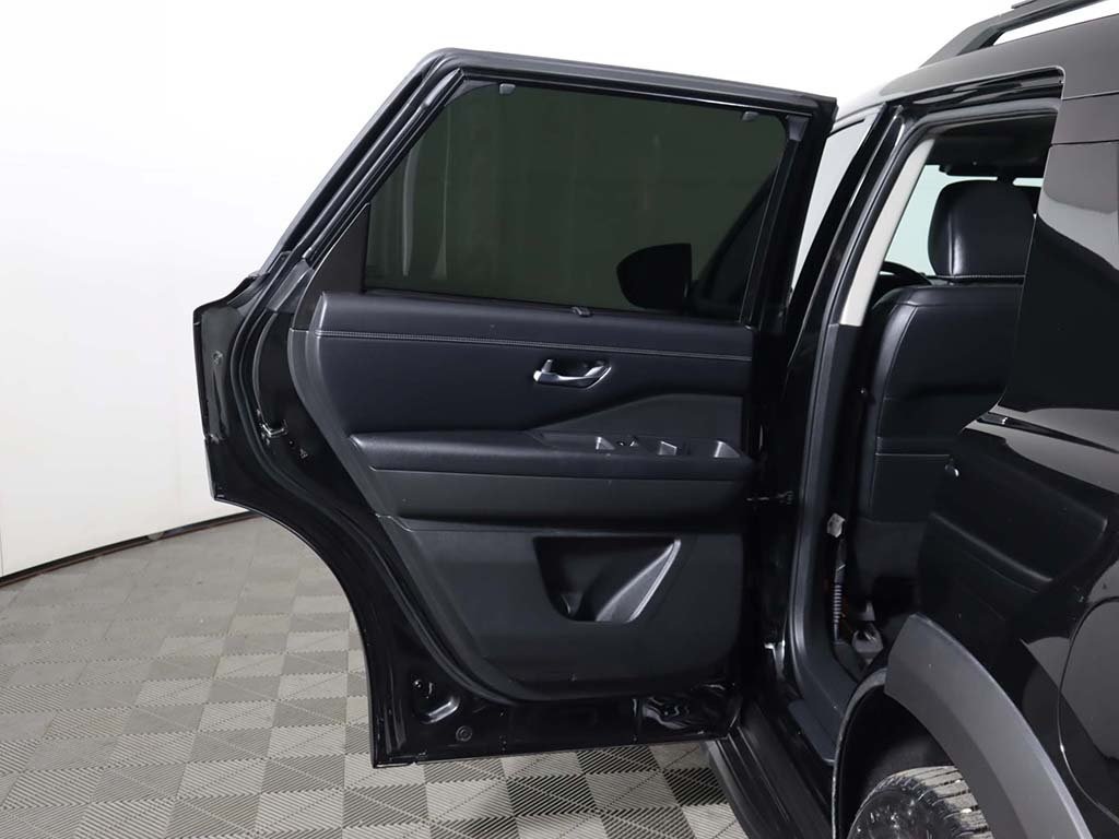 Vehicle image 28 of 71