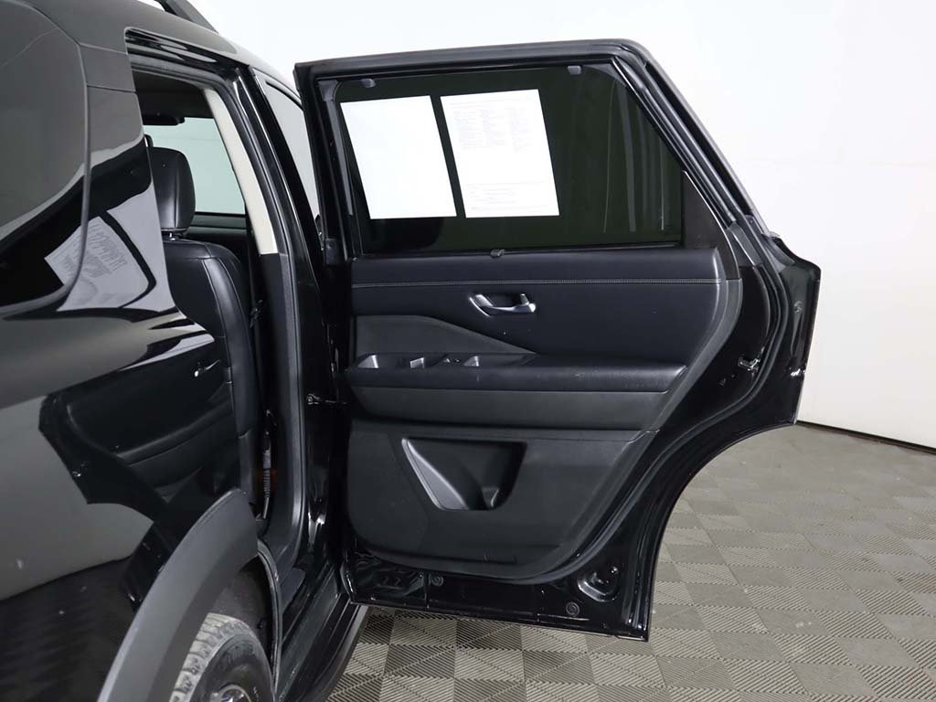 Vehicle image 29 of 71