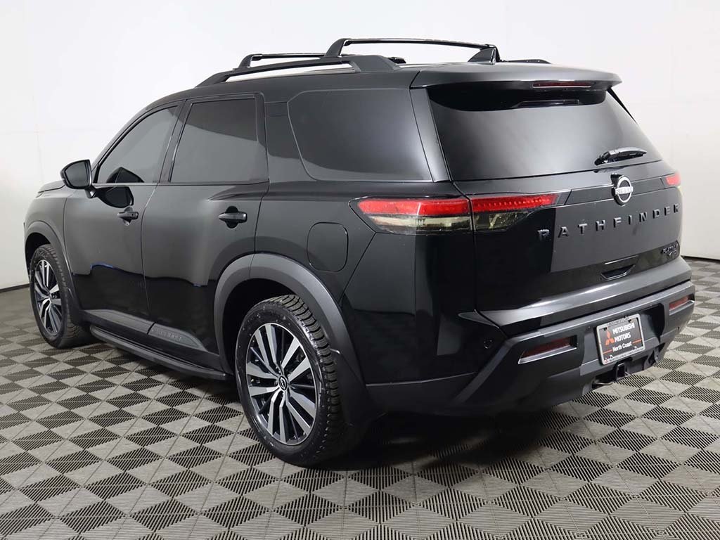 Vehicle image 10 of 71