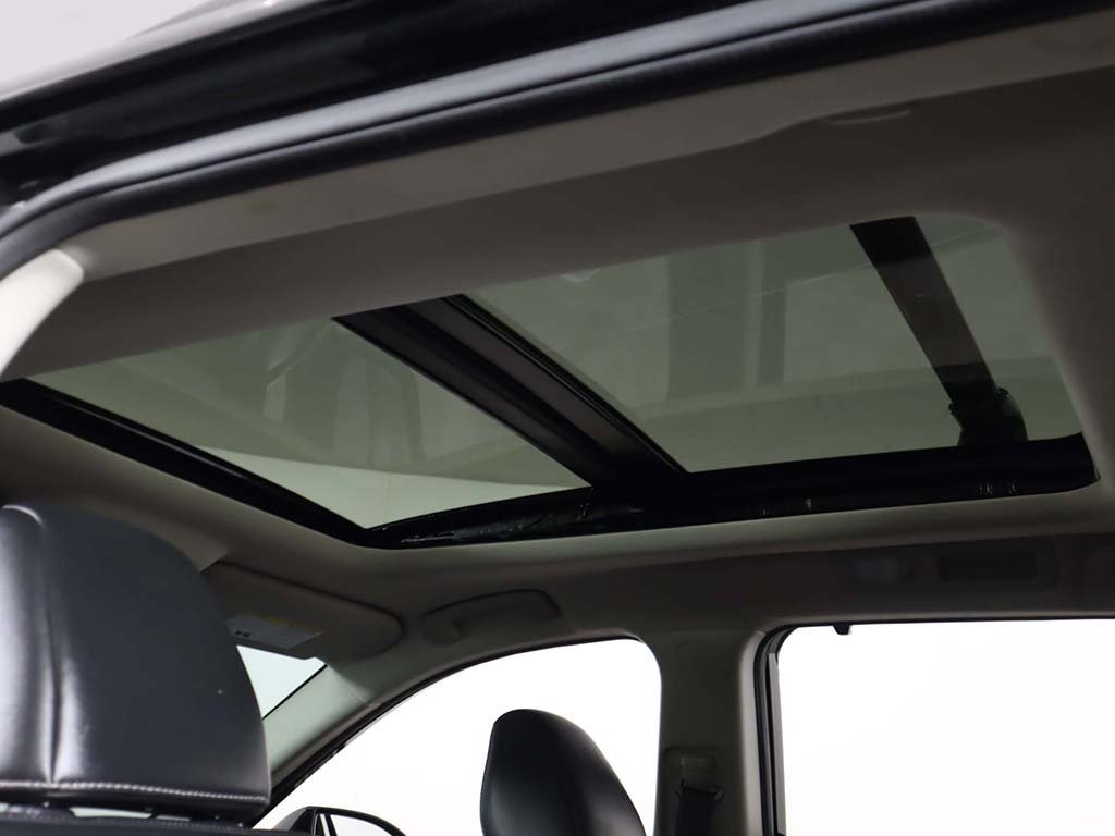 Vehicle image 23 of 71