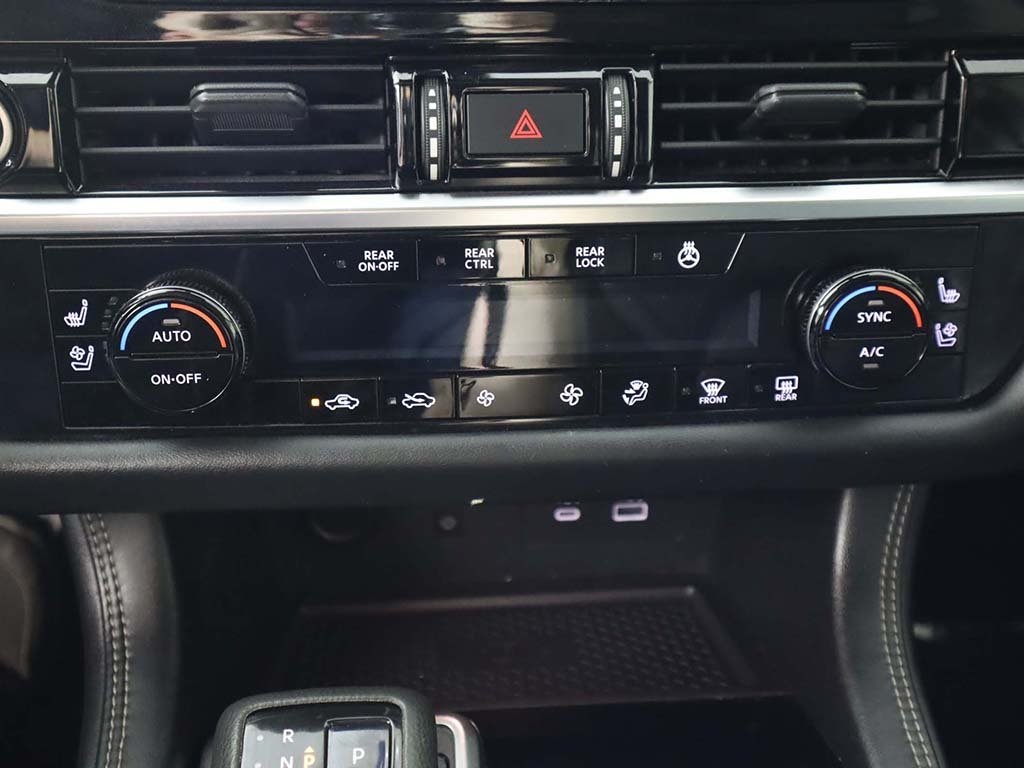 Vehicle image 54 of 71