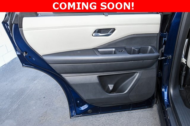 Vehicle image 19 of 52