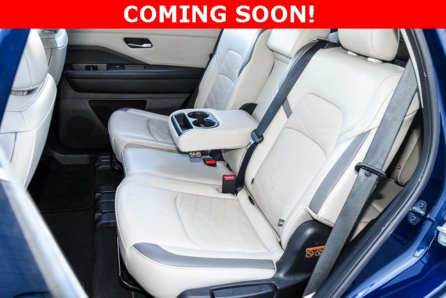 Vehicle image 21 of 52