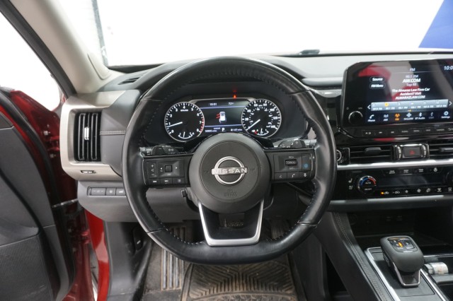Vehicle image 16 of 45
