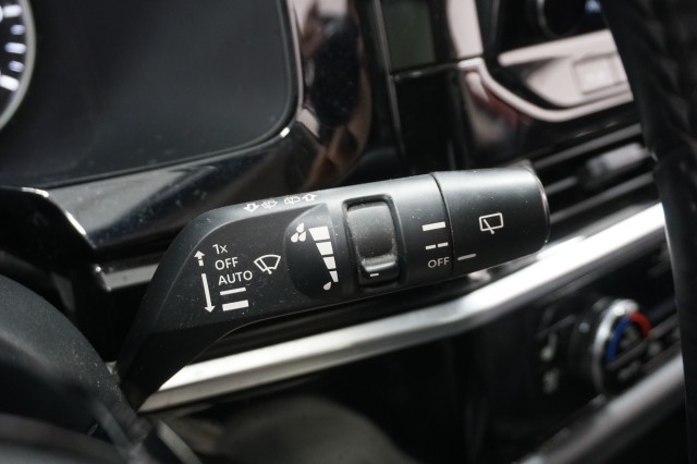Vehicle image 32 of 45