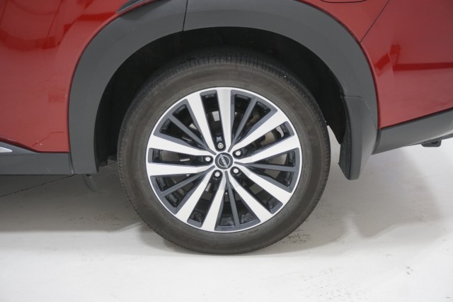 Vehicle image 8 of 45