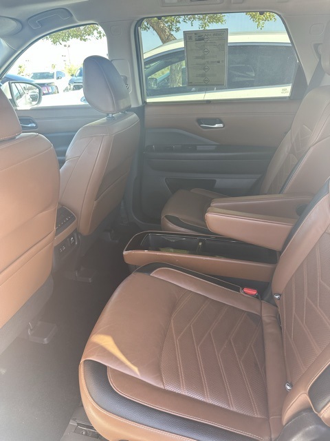 Vehicle image 5 of 7
