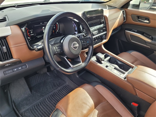 Vehicle image 7 of 35