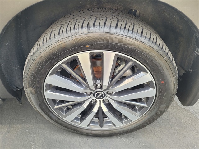 Vehicle image 28 of 35