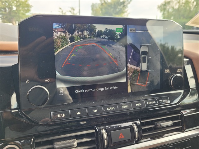 Vehicle image 21 of 35