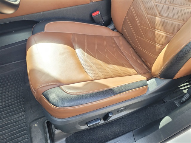 Vehicle image 13 of 35