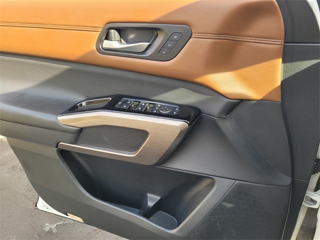 Vehicle image 15 of 35