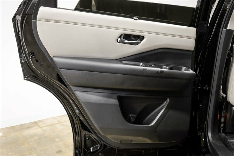 Vehicle image 40 of 58