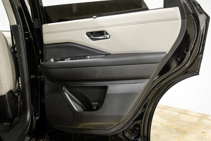 Vehicle image 41 of 58