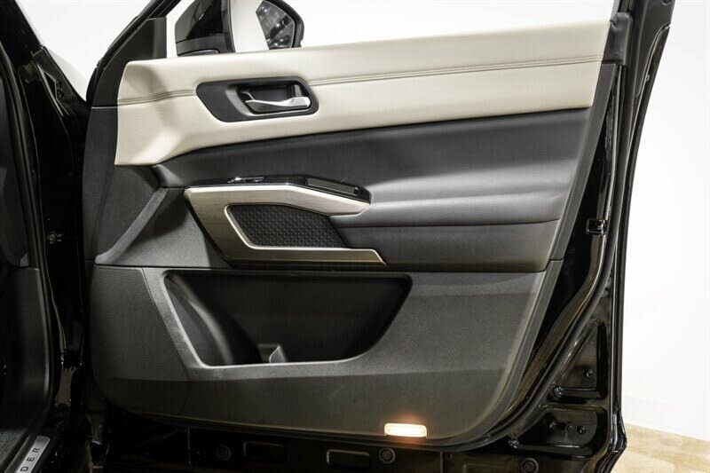 Vehicle image 39 of 58