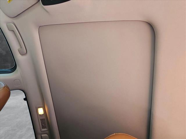 Vehicle image 16 of 27