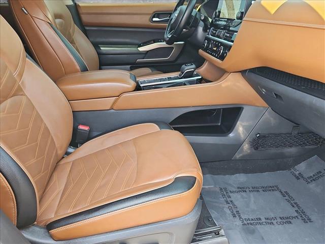 Vehicle image 23 of 27
