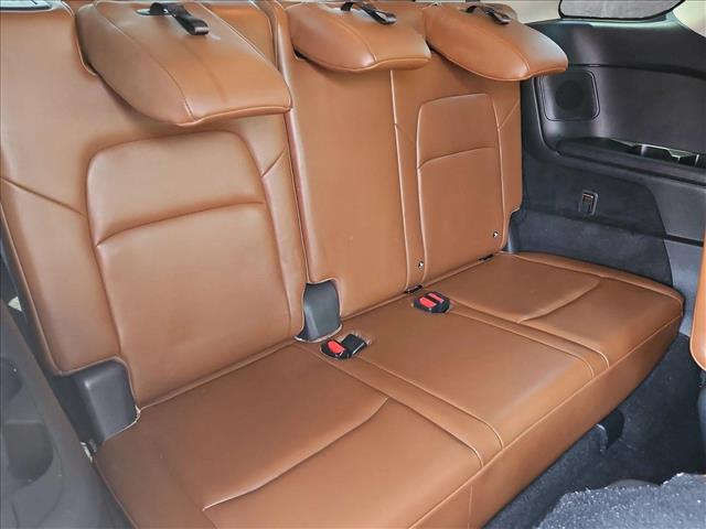 Vehicle image 21 of 27